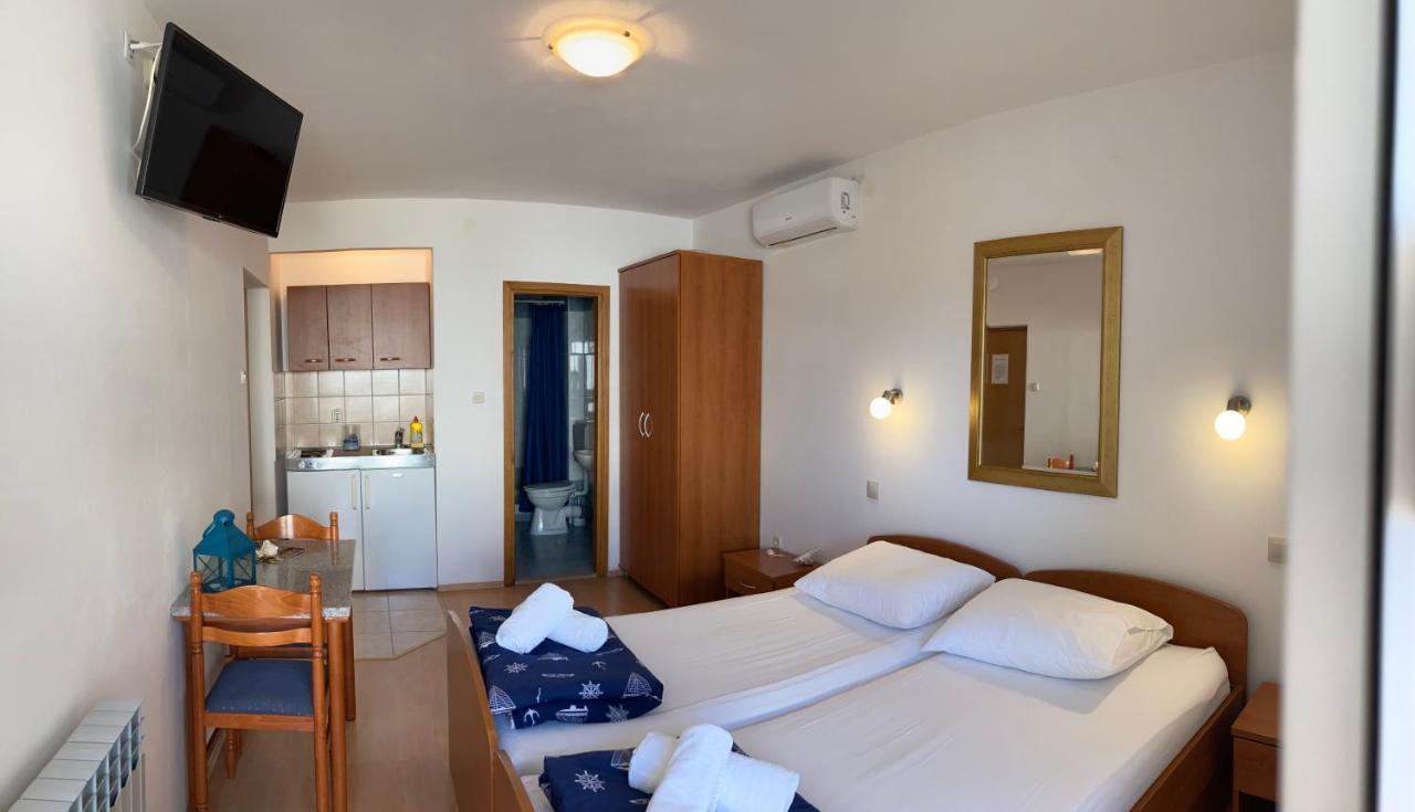 Sunrise Apartments And Studio Apartments 1 Локва-Рогозница Экстерьер фото