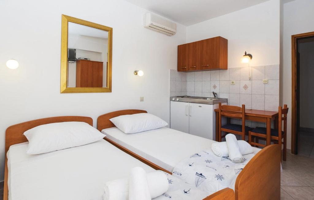 Sunrise Apartments And Studio Apartments 1 Локва-Рогозница Экстерьер фото