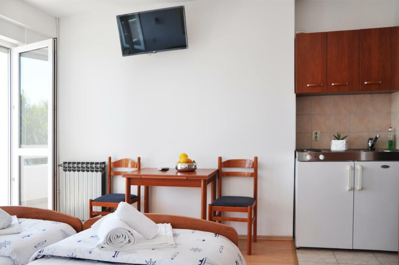 Sunrise Apartments And Studio Apartments 1 Локва-Рогозница Экстерьер фото